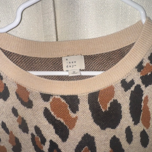 Leopard Print Crewneck Sweater - Picture 3 of 5